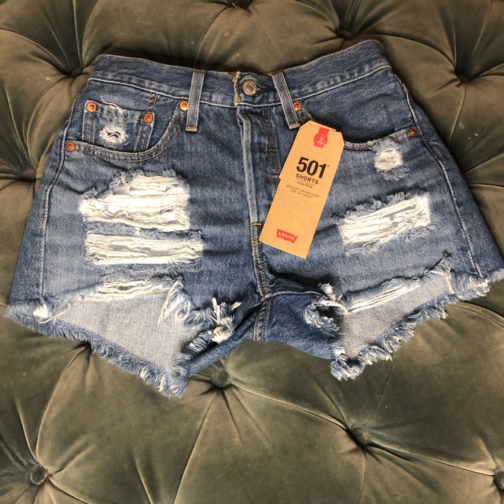 Levi’s distressed high rise 501 shorts size 24